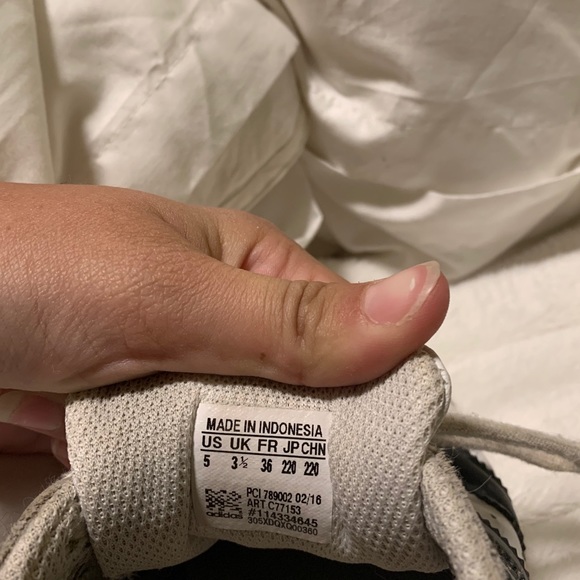 Adidas shoes - Picture 2 of 3